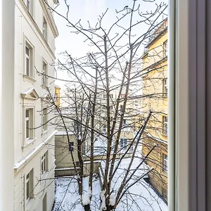 cozy-apartment-in-the-heart-of-prague.praguehotelsweb.com/