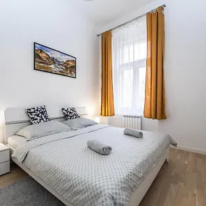 stylish-apartment-at-wenceslas-square.praguehotelsweb.com/